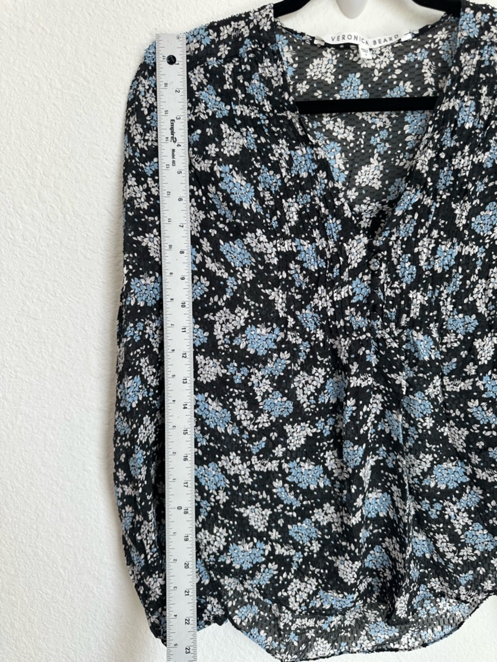 Veronica beard lowell floral blouse silk V-neck long sleeve top size 4 - Picture 16 of 16